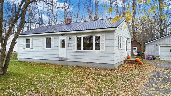 18 Sebasticook DR, Clinton, ME 04927