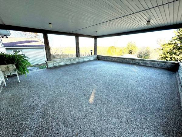 54897 Lawver DR, Bridgeport, OH 43912