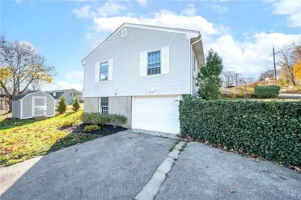 66 Rabbitt Hill RD, Cumberland, RI 02864