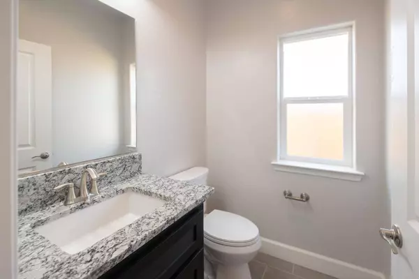 409 W Tejon Ave, Woodlake, CA 93286