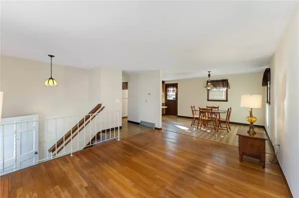 6 Sharon Pkwy, North Smithfield, RI 02896