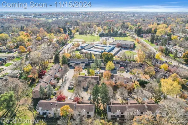 1068 WILLOW GROVE, Rochester Hills, MI 48307