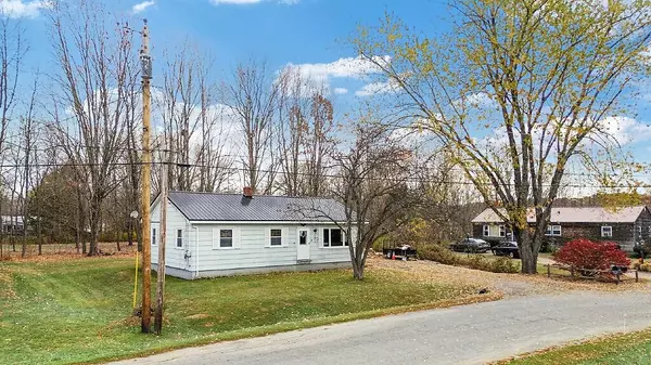 18 Sebasticook DR, Clinton, ME 04927