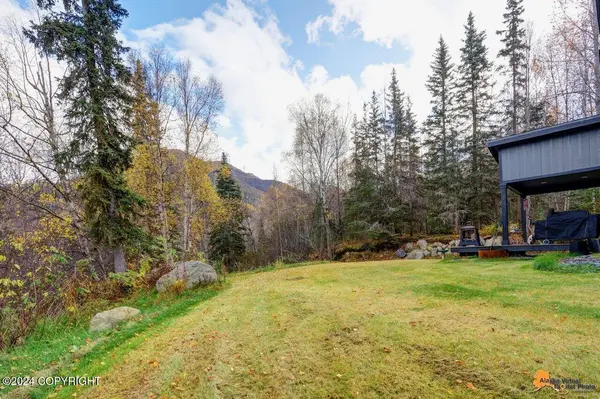 18725 Jasmine RD, Chugiak, AK 99567