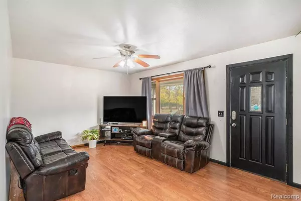 807 N CASS Avenue, Vassar, MI 48768