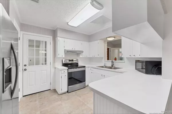 214 PARKVIEW BLVD, New Braunfels, TX 78130-5348