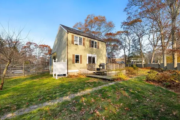 8 Blair Cir, Mashpee, MA 02649