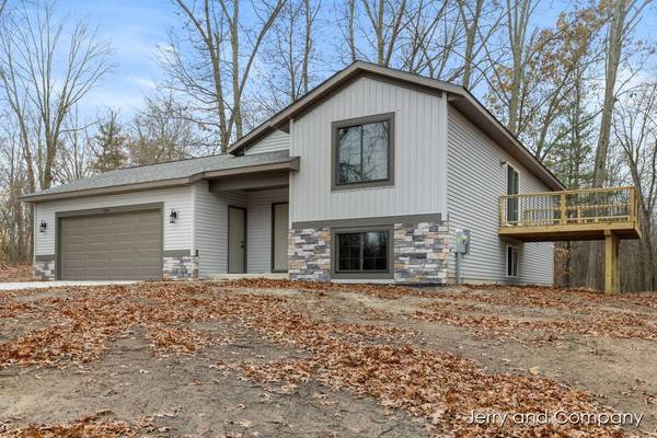906 Blueberry Pine Court, Allegan, MI 49010