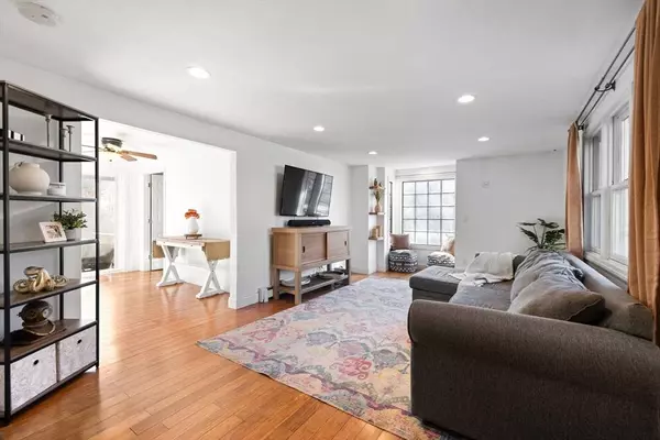 8 Blair Cir, Mashpee, MA 02649