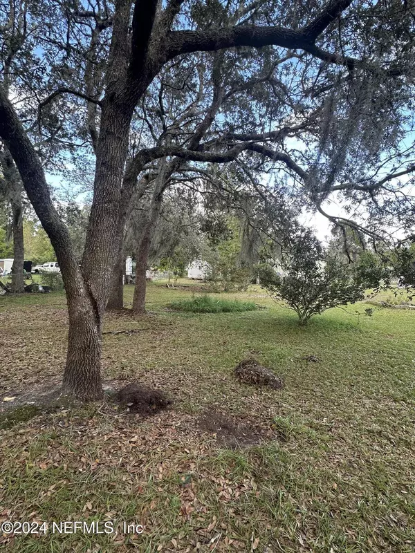 309 DAWN AVE, Interlachen, FL 32148