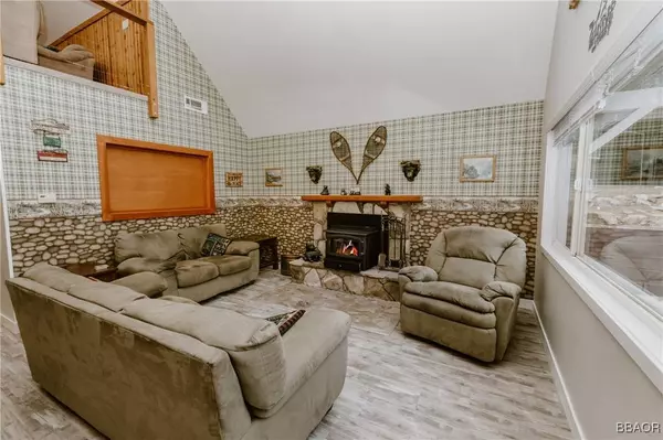 1192 Yellowstone DR, Lake Arrowhead, CA 92352