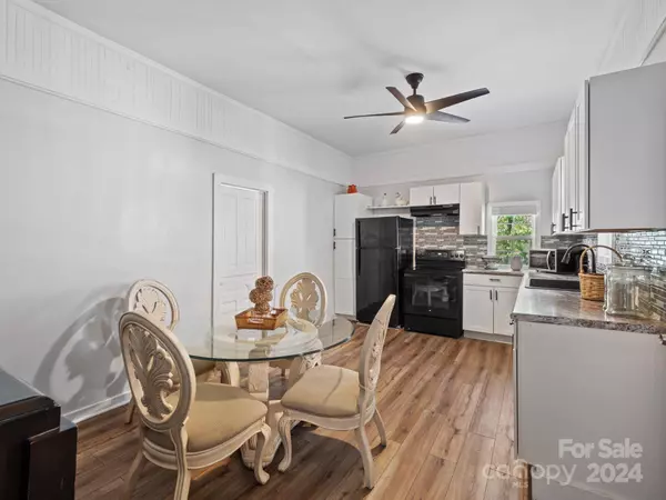 434 3rd ST SE, Hickory, NC 28602