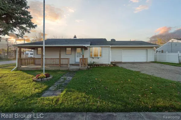 2086 E PARKWOOD Avenue, Burton, MI 48529