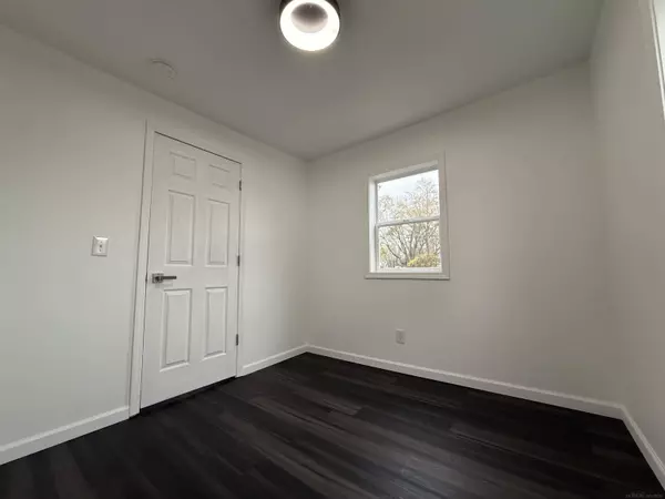 1453 James Street, Burton, MI 48529