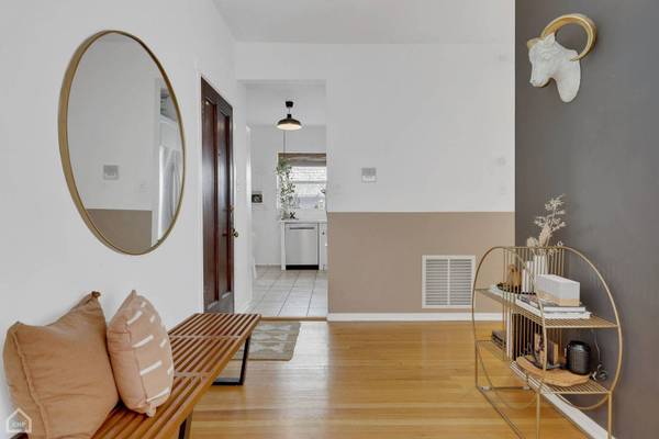 4453 N Whipple ST #2, Chicago, IL 60625