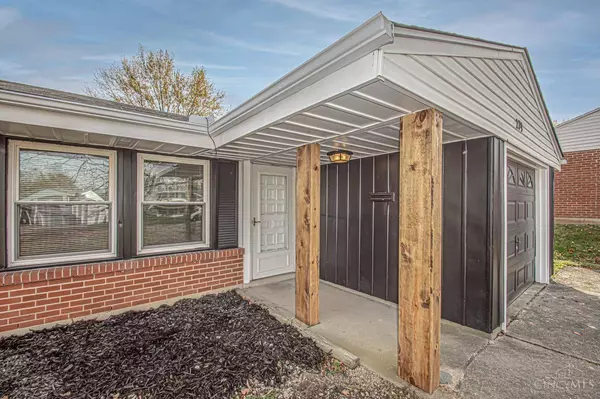 279 Amsterdam Dr, Xenia, OH 45385