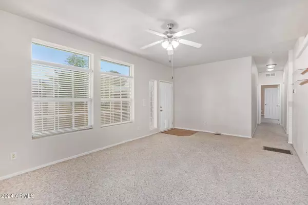 221 E MICHELLE Drive, Phoenix, AZ 85022