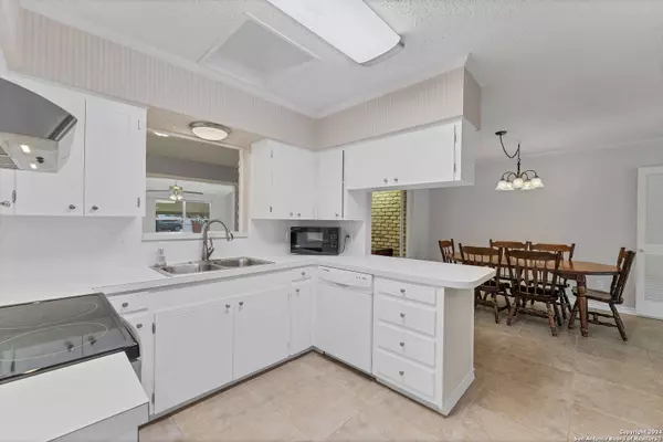 214 PARKVIEW BLVD, New Braunfels, TX 78130-5348