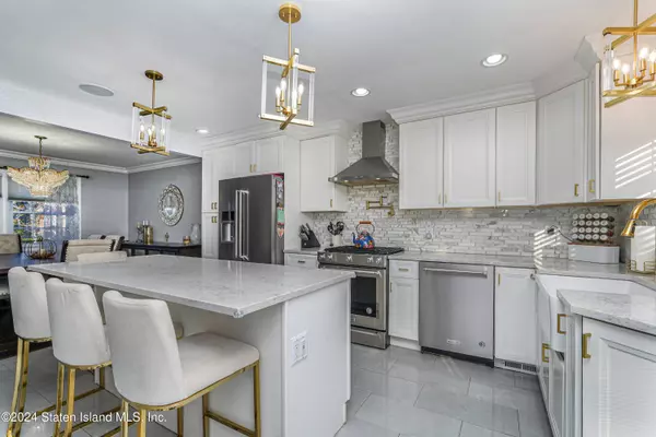 23 Kingdom AVE, Staten Island, NY 10312