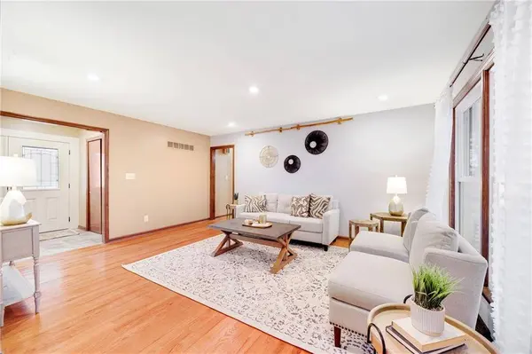 815 NE MULBERRY ST, Lee's Summit, MO 64086