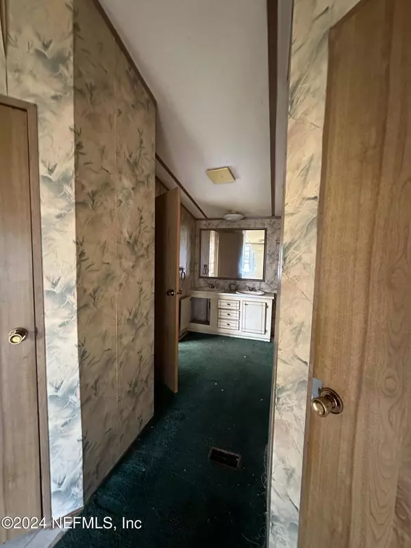 309 DAWN AVE, Interlachen, FL 32148