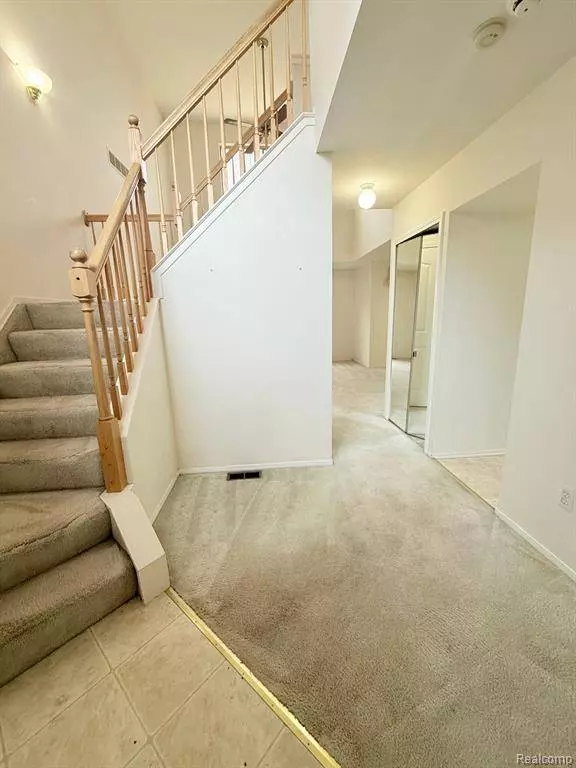 6601 Quail Run Circle, Westland, MI 48185