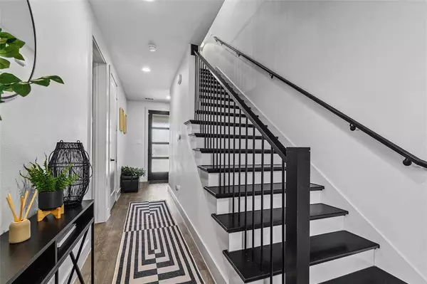 1466 Elevado Drive, Dallas, TX 75212