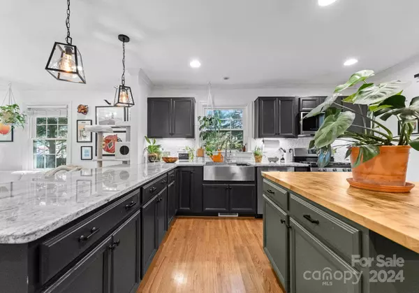 1617 Arnold DR, Charlotte, NC 28205