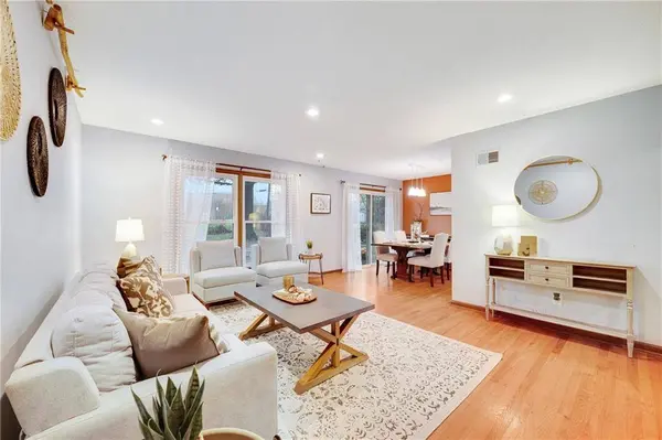 815 NE MULBERRY ST, Lee's Summit, MO 64086