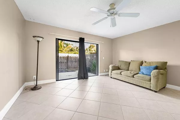 412 N Cypress DR 14, Tequesta, FL 33469