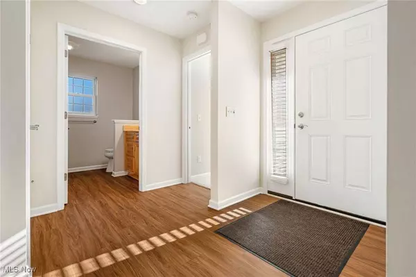 4135 Ledgewater DR, Mogadore, OH 44260