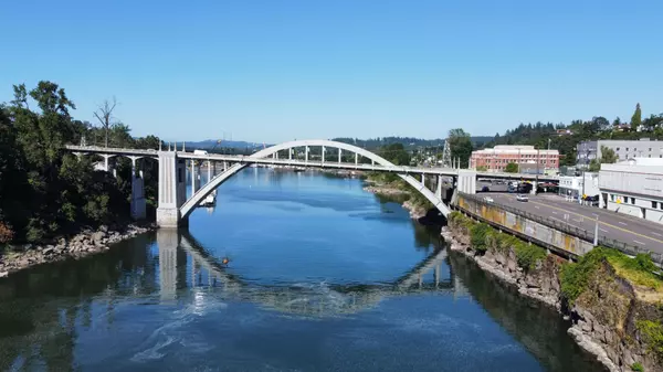 306 4th Ave, Oregon City, OR 97045-3148