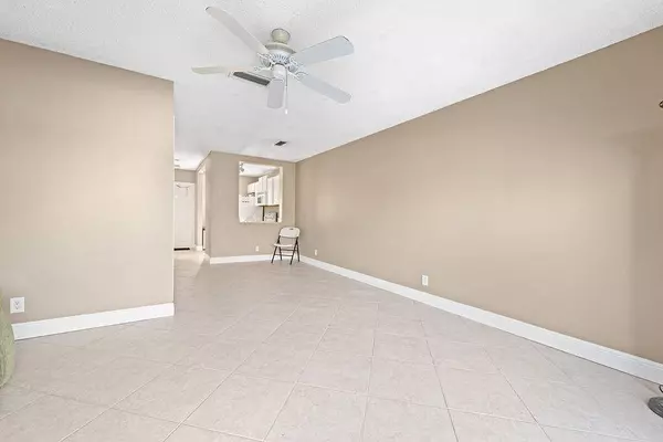 412 N Cypress DR 14, Tequesta, FL 33469