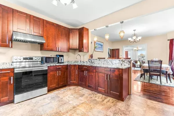 69 Warwick St, Lowell, MA 01851