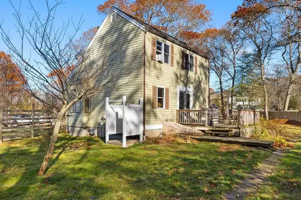 8 Blair Cir, Mashpee, MA 02649