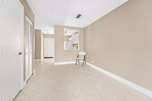 412 N Cypress DR 14, Tequesta, FL 33469