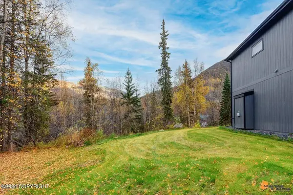 18725 Jasmine RD, Chugiak, AK 99567