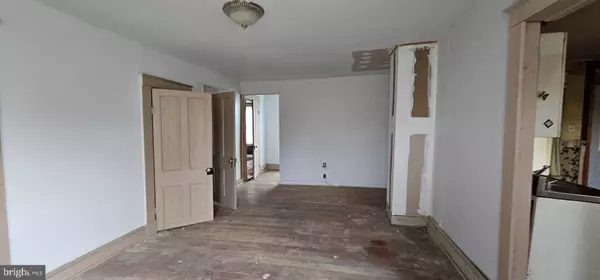 232 CRAWFORD ST, Strasburg, VA 22657