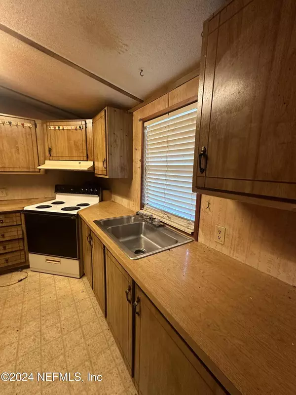 309 DAWN AVE, Interlachen, FL 32148