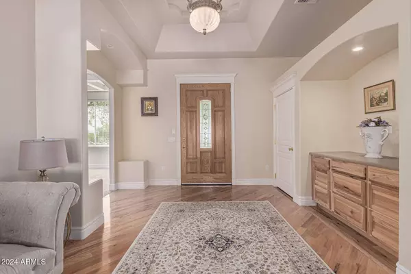 8052 E MCDOWELL Road, Mesa, AZ 85207