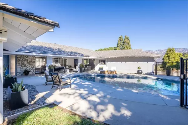 727 Waldorf RD, La Canada Flintridge, CA 91011