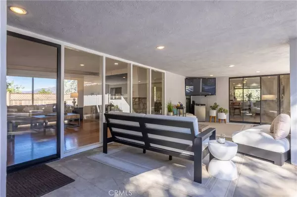 727 Waldorf RD, La Canada Flintridge, CA 91011