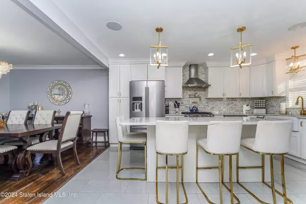 23 Kingdom AVE, Staten Island, NY 10312