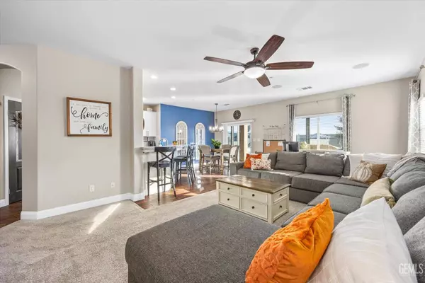 121 Woodlands Meadow Court, Bakersfield, CA 93308