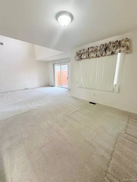 6601 Quail Run Circle, Westland, MI 48185