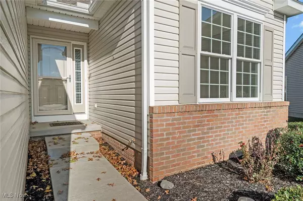 4135 Ledgewater DR, Mogadore, OH 44260