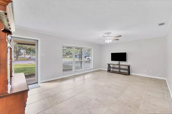 214 PARKVIEW BLVD, New Braunfels, TX 78130-5348