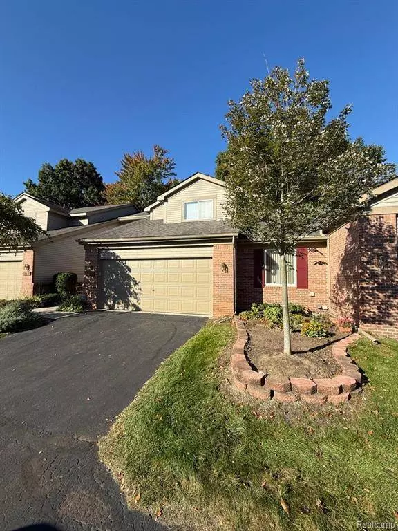 6601 Quail Run Circle, Westland, MI 48185