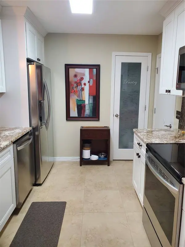 956 AVALON AVE, Lady Lake, FL 32159