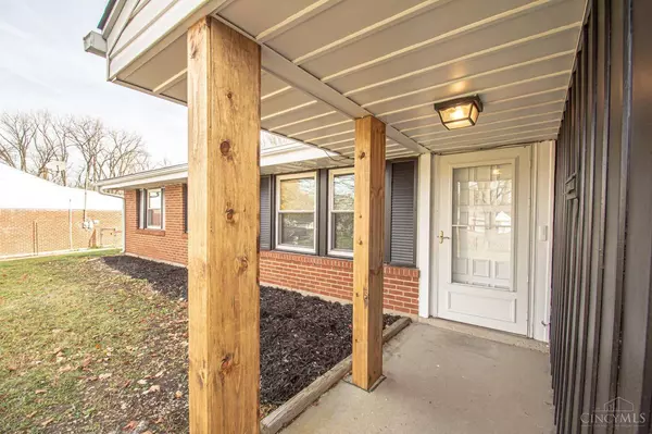 279 Amsterdam Dr, Xenia, OH 45385